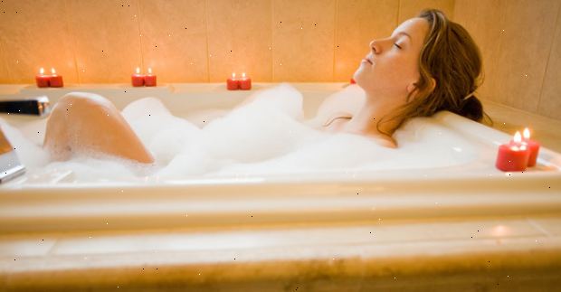 למעלה שש חוויות רחצה. יש משהו מרגיע להפליא על אמבטיה חמה: זה גורם לנו להרגיש בטוח משקל.